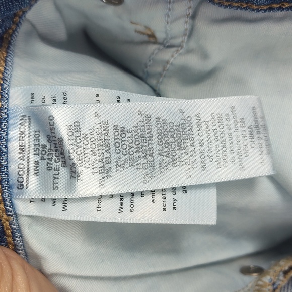 Good American Plus Size Good Curve Denim Shorts - Picture 12 of 14